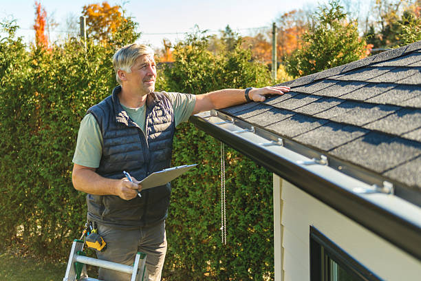 Professional Roofing technician working in Bellevue, IL